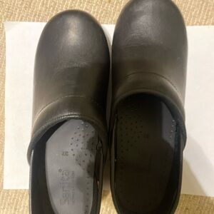Sanita Black Leather Slip-Resistant Clogs Size 37